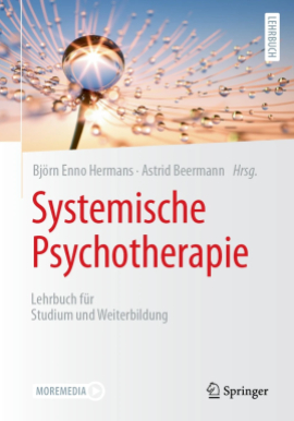 Cover des Lehrbuchs "Systemische Psychotherapie". Das Motiv zeigt kleine Wassertropfen auf einer Pusteblume und eine aufgehende Sonne dahinter.